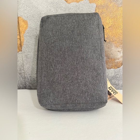 Madden NYC Electronic Pouch - Picture 4 of 6